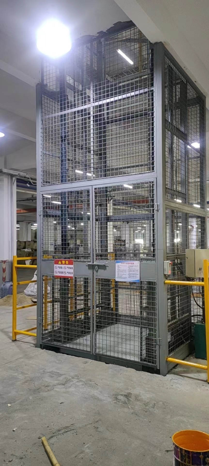 導軌式升降平臺